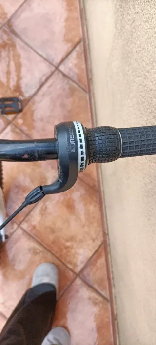 Bicicleta de montaña negra