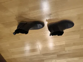 Botines de piel negros