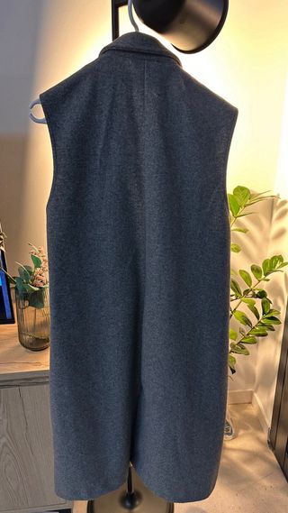 Chaleco largo gris Zara