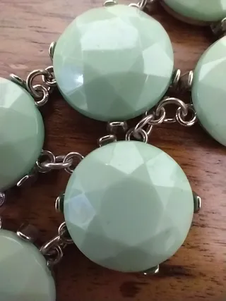 Collana con gemme verdi e turchesi di amazzonite