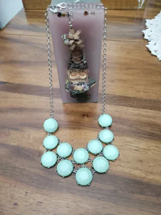 Collana con gemme verdi e turchesi di amazzonite
