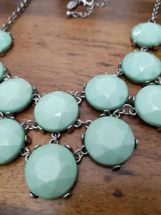 Collana con gemme verdi e turchesi di amazzonite