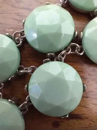 Collana con gemme verdi e turchesi di amazzonite