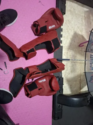 Guantes Boxeo 14 oz y Espinillera Talla L