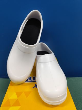 Zuecos sanitarios profesionales UNISEX talla 37