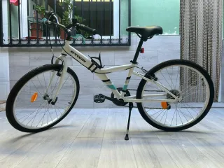 Bicicleta B'TWIN blanca