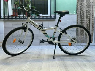 Bicicleta B'TWIN blanca