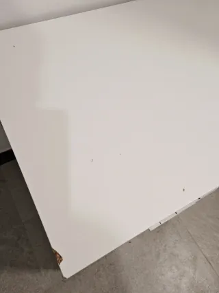 Cómoda blanca de madera