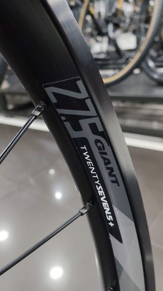 Roda Dianteira Giant AM 27.5+ 35mm GE35 Nova