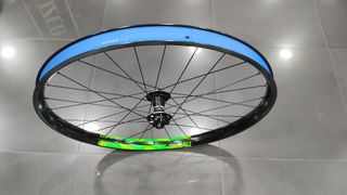 Roda Dianteira Giant AM 27.5+ 35mm GE35 Nova