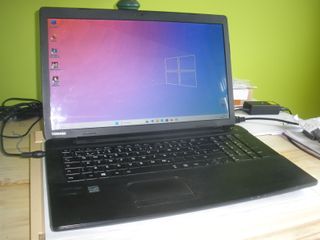Toshiba W11 Pantalla 17,3 Intel i5 Ram 8Gb SSD 256
