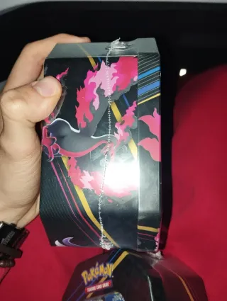 Lata Pokémon Crown Zenith Moltres Español