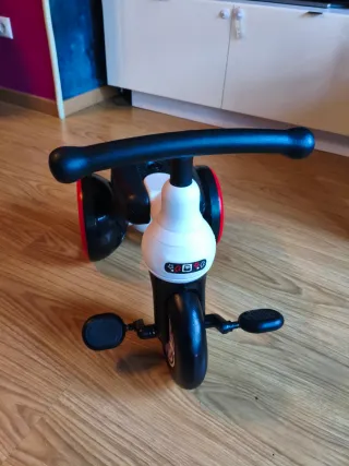 Triciclo infantil blanco y negro