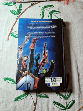 Jóvenes Vengadores. Marvel Deluxe. Panini.