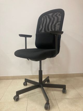 Silla de oficina ergonómica negra