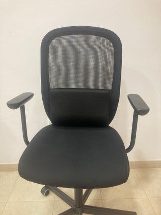 Silla de oficina ergonómica negra