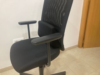 Silla de oficina ergonómica negra