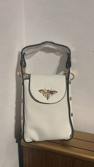 Bolso con detalle de abeja