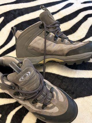 Botas senderismo Salomon grises y negras