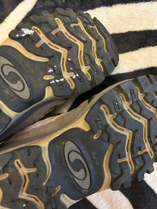 Botas senderismo Salomon grises y negras