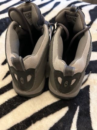 Botas senderismo Salomon grises y negras