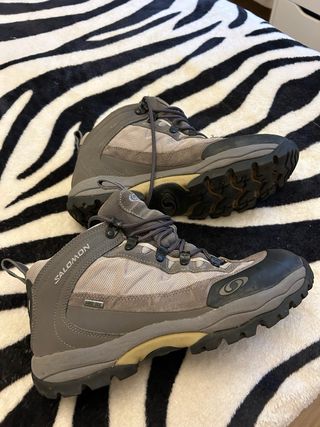 Botas senderismo Salomon grises y negras