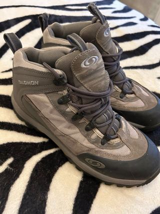 Botas senderismo Salomon grises y negras