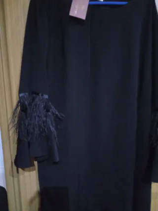 Vestido Negro XL con Plumas