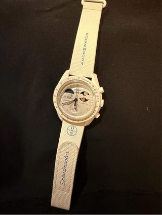 Omega x Swatch MoonSwatch Mission to Earthphase