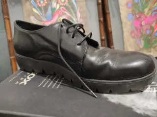 Zapatos negros de cordones