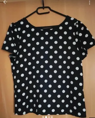 Camiseta de lunares con lazo