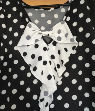 Camiseta de lunares con lazo