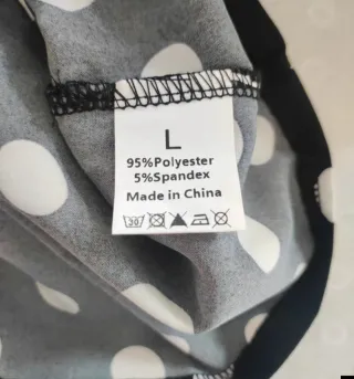 Camiseta de lunares con lazo