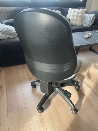 Silla de oficina gris