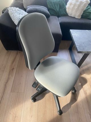 Silla de oficina gris
