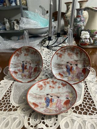 Taza y 3 platos porcelana antigua Japón