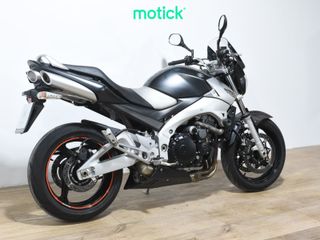 SUZUKI GSR 600