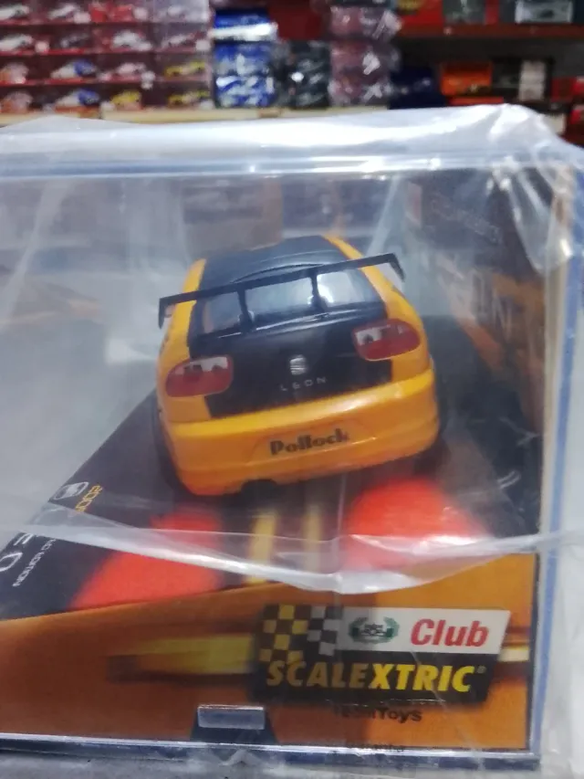 Scalextric Seat León Club 2005 con luces escala132