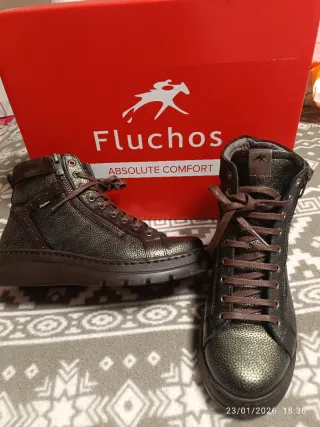 Botín FLUCHOS mod. pompas en piel verde metalizada