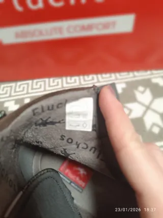 Botín FLUCHOS mod. pompas en piel verde metalizada