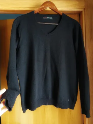 Jersey Guess Negro Cuello Pico Talla M