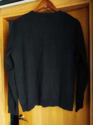 Jersey Guess Negro Cuello Pico Talla M