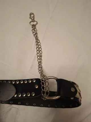 Cintura stile animalier con borchie