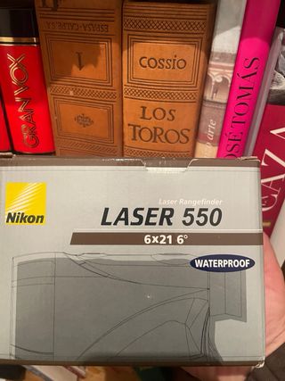 Prismáticos y telémetro Nikon 8x42