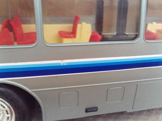 autobus o bus de la marca rico, mide de ancho 70 c