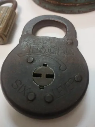 Lote 6 candados antiguos sin llave