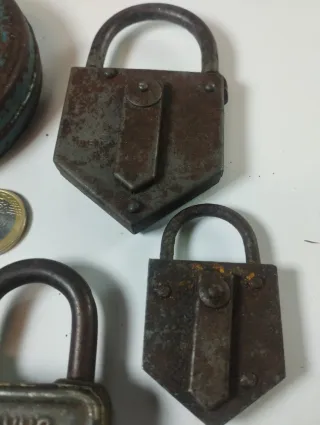Lote 6 candados antiguos sin llave