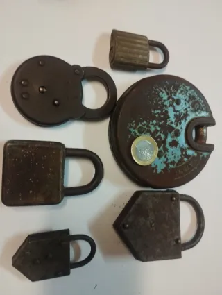 Lote 6 candados antiguos sin llave