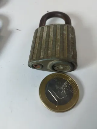 Lote 6 candados antiguos sin llave
