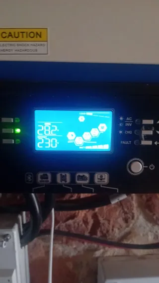 Baterias solares y convertidor voltronic